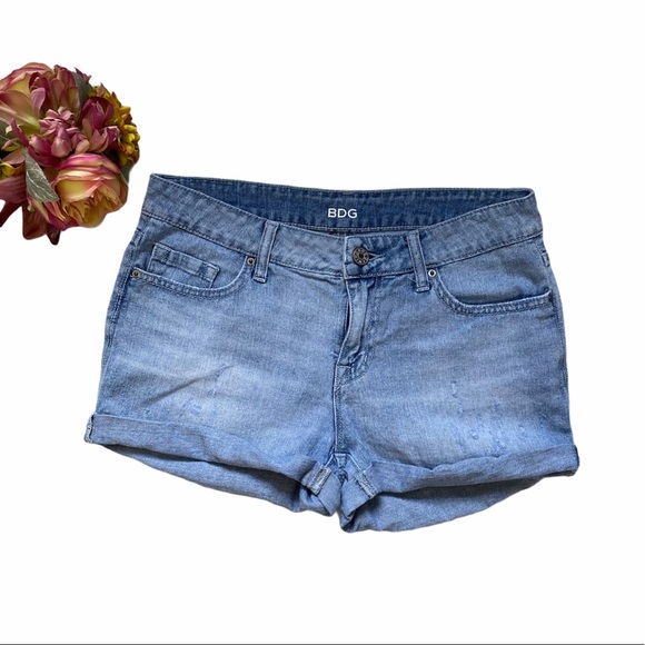 UO BDG Distressed Denim Fall Vacation Casual Chic Shortie Mid Rise Cuffed - Picture 1 of 7